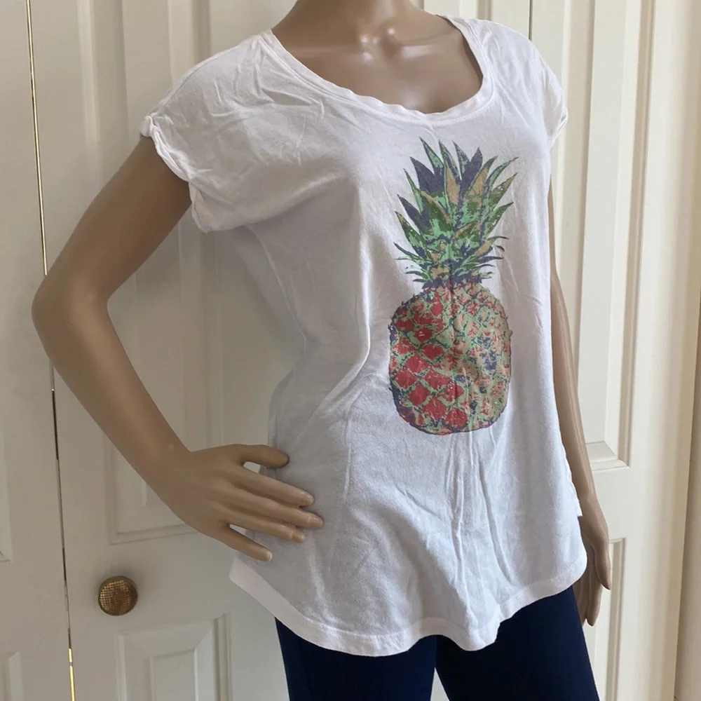 Recycled Karma Womens L Pineapple White Tee. Scoop bottom. So cute. - Picture 4 of 10